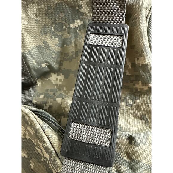 NRA Digital Camo Duffel Hunting Travel Gym Luggage Bag with Shoulder Strap - Picture 8 of 9